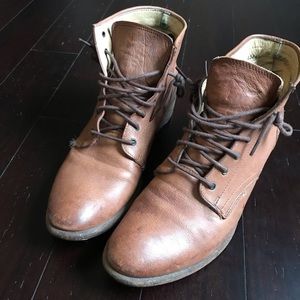 Frye Carson Lace Up ankle boots tan brown leather